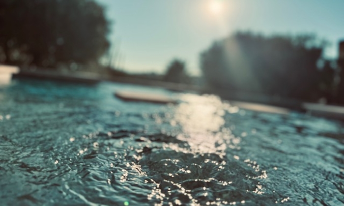 Lieu élégant au bord de la piscine avec vue panoramique à Ollioules €90