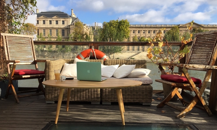 Péniche sous le Pont des Arts/vue sur Le Louvre 380 €