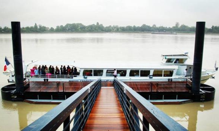 Le bateau mouche de Bordeaux: l'Aquitania 300 €