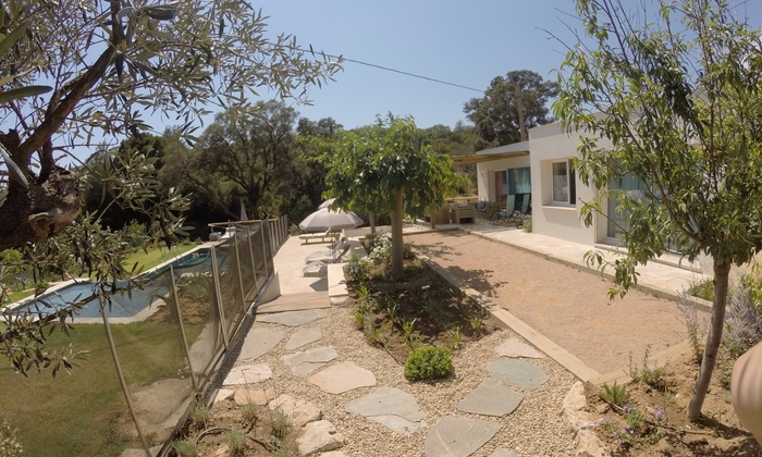 Large modern villa 15 people/night or 100 people/d €175