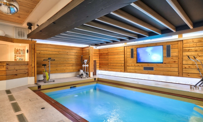 Location piscine d'intérieur = 20 personnes 160 €