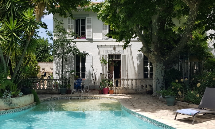 Magnifique terrasse et piscine dans un cadre de rêve 100 €