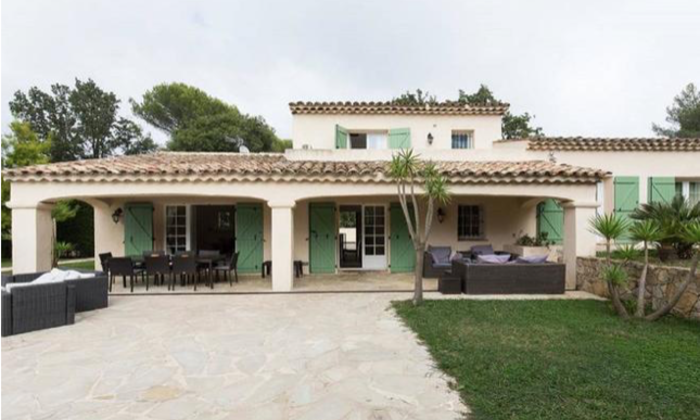 Villa - Garden in Cannes - 3,500m2 €375