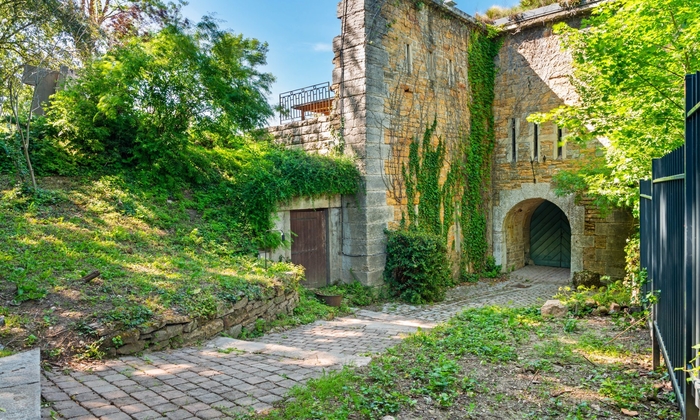 Fort de Vaise €480