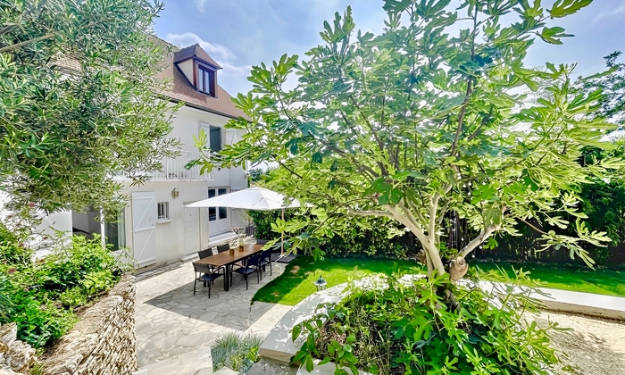 Grand Villa at the gates of Paris €300