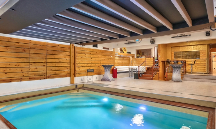 Location piscine d'intérieur < 10 personnes 125 €