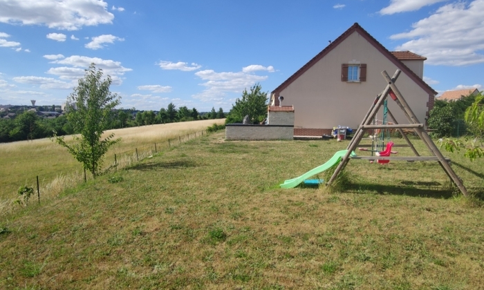 Pleasant garden with outdoor kitchen €45