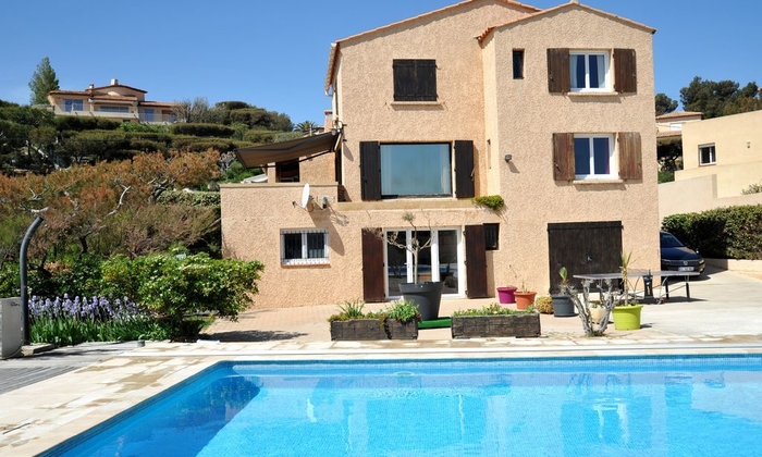 Large house with garden and pool on the blue coast €40