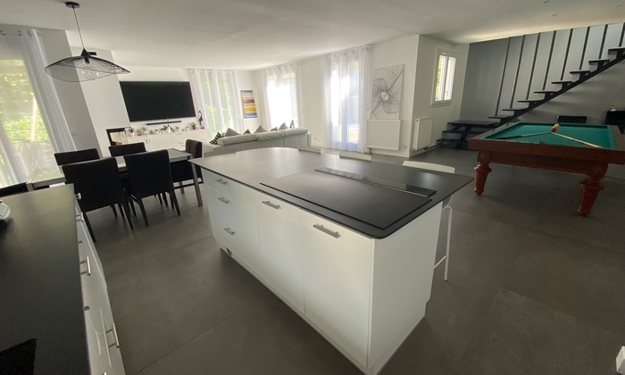 Location grande salle de réception de 90m2 avec cuisine ouverte 125 €