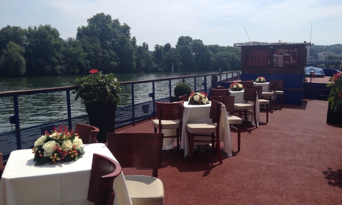Private lounge on the banks of the Seine €3,000