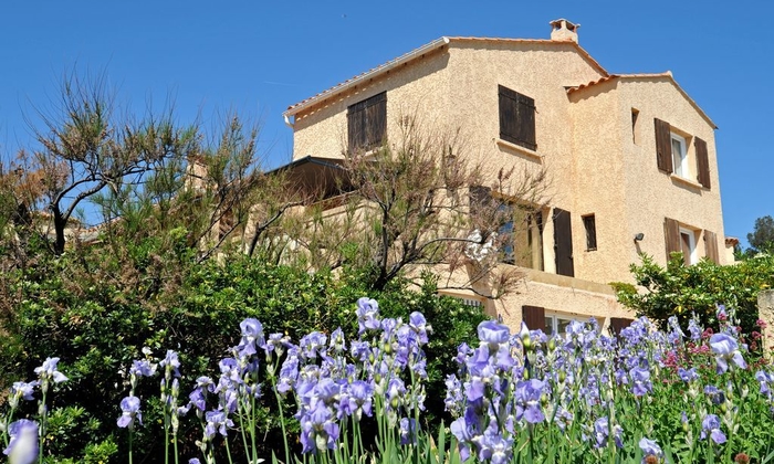 Large house with garden and pool on the blue coast €40