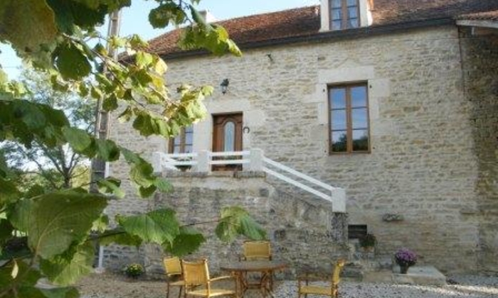 Gîte l'Hirondelle à Lantilly 17 €