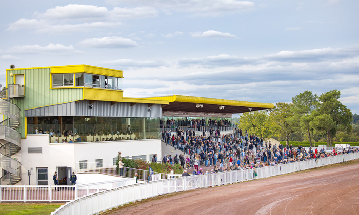 Salle de sous commisions Hippodrome Maure de Bretagne 25 €