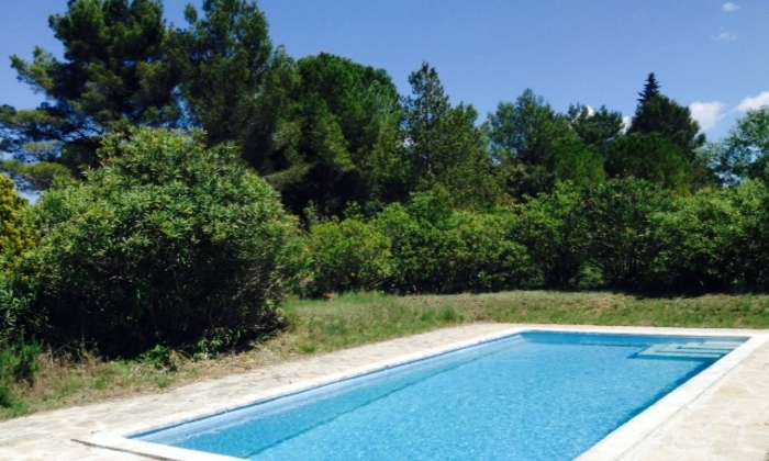 Swimming pool in the countryside! €8