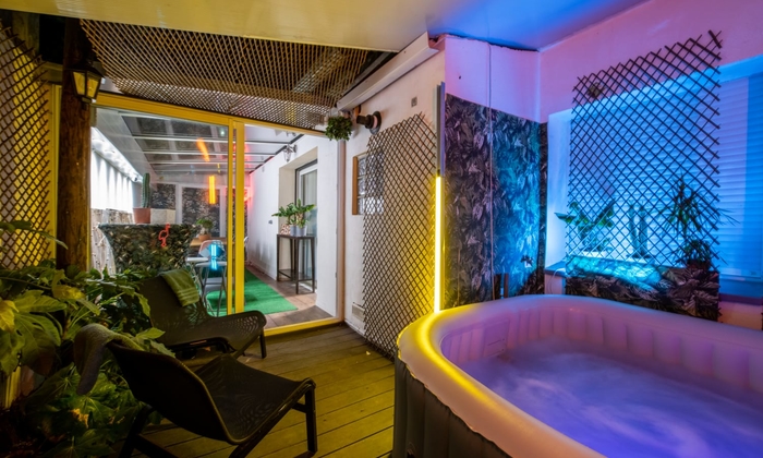 Lounge area with spa and heated pool €70
