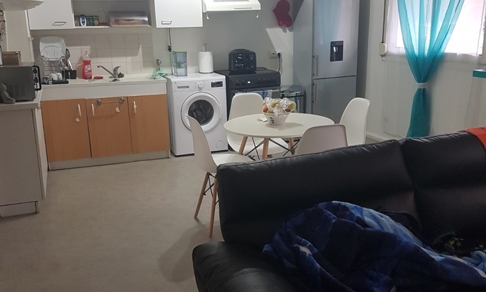Rents a kitchen lounge in Lyon €10