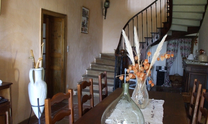 Large reception room with garden plus 10 12 person cottage 3rd €28