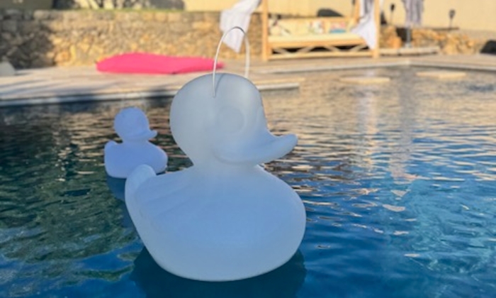 Lieu élégant au bord de la piscine avec vue panoramique à Ollioules €90