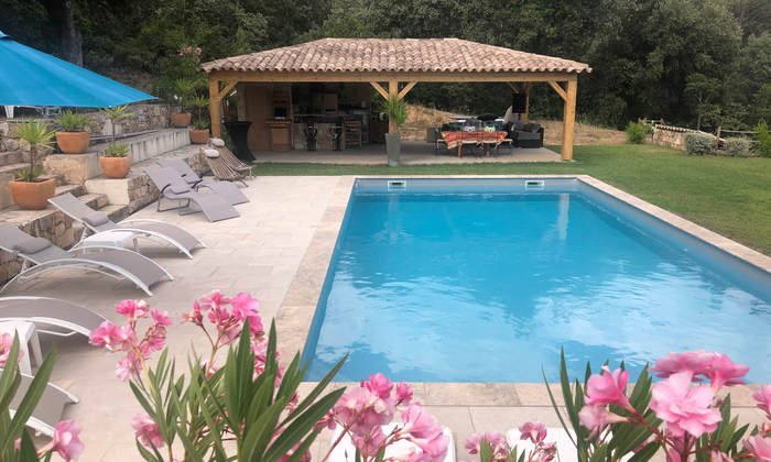 Swimming pool area in the Var (day and evening) €20