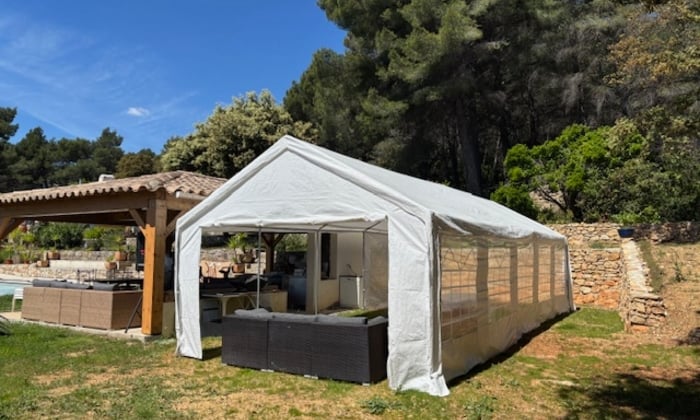 Swimming pool area in the Var (day and evening) €20