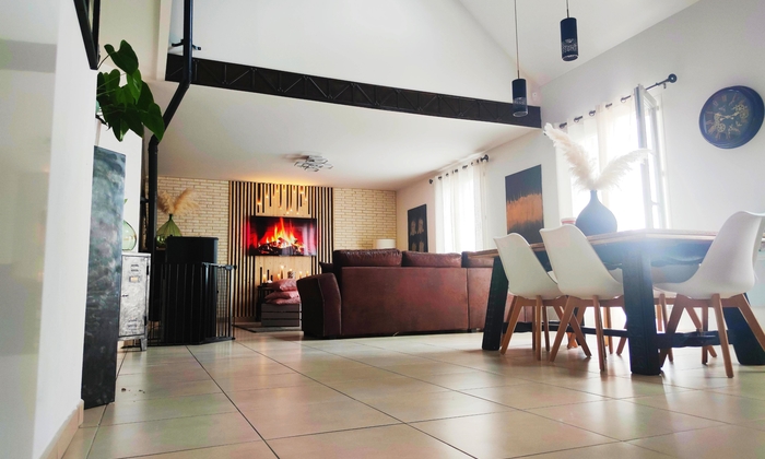Indoor living room + Pleasant garden with outdoor kitchen €80