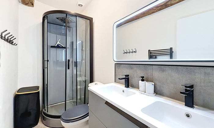 2 salles de réception avec piscine et couchages €69