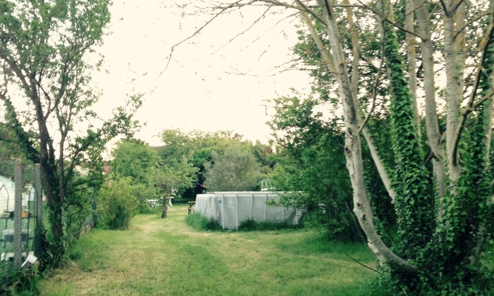 Large garden of 1000m2 25 km from Paris, for 35 people, BBQ and games €50