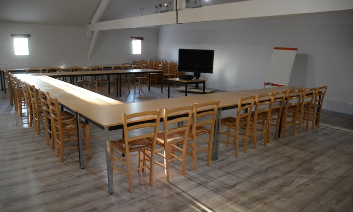 Renting a meeting room in Saintes €23