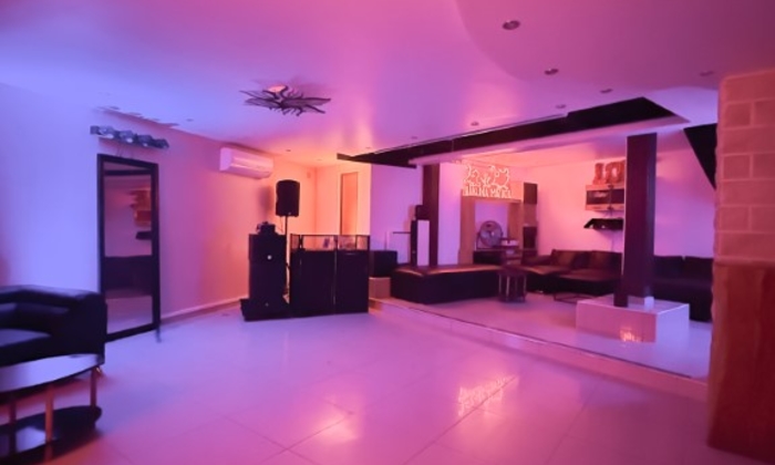 Manor near Nanterre €270