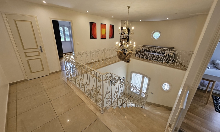 Manor near Nanterre €430