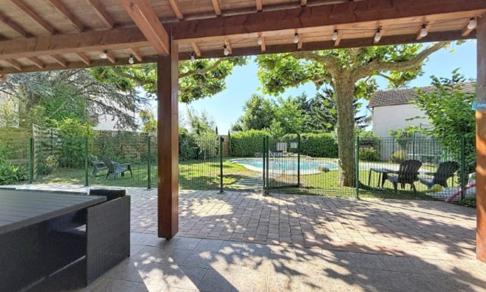2 salles de réception avec piscine et couchages €69