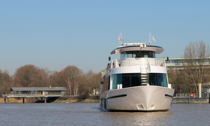 A fully panoramic boat: the Burdigala II €600