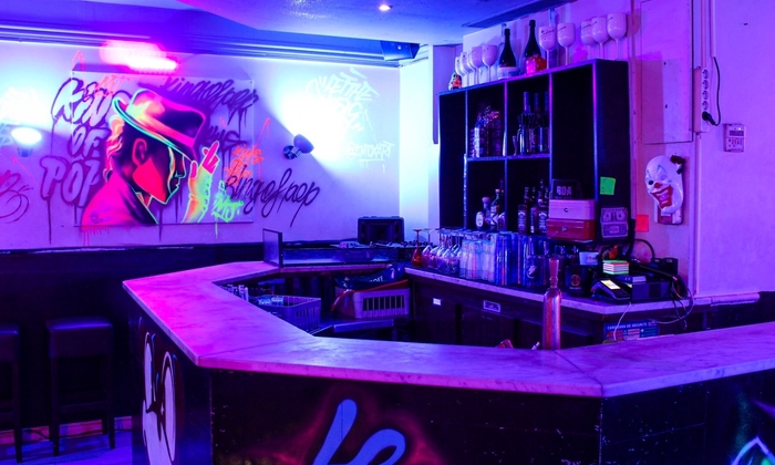 Bar with atmosphere (Location - privatisation) €150