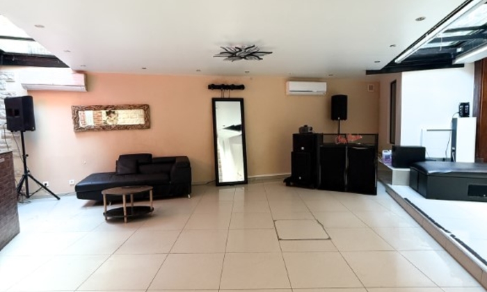 Manor near Nanterre €270