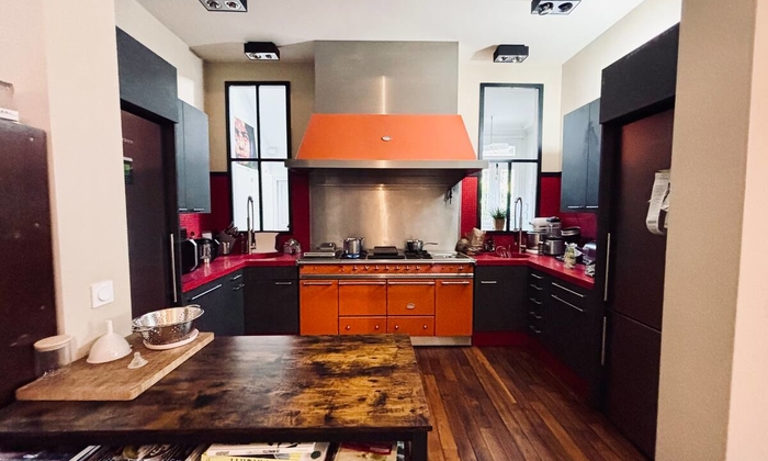 Maison atypique au coeur de 2000m2 de verdure 375 €