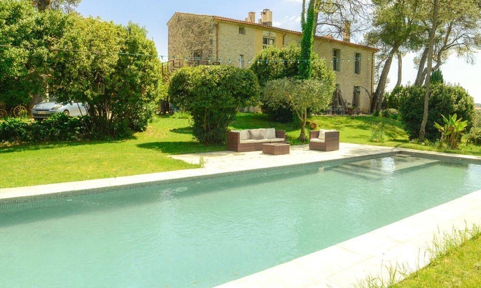 Rent Castle near Montpellier €150