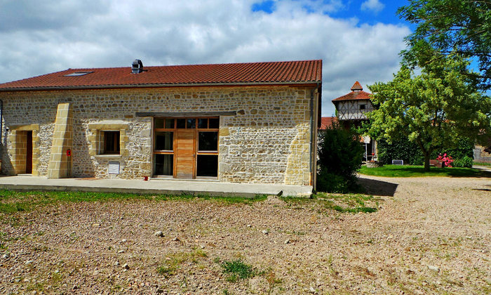 Location salle de réception dans corps de ferme 25 €