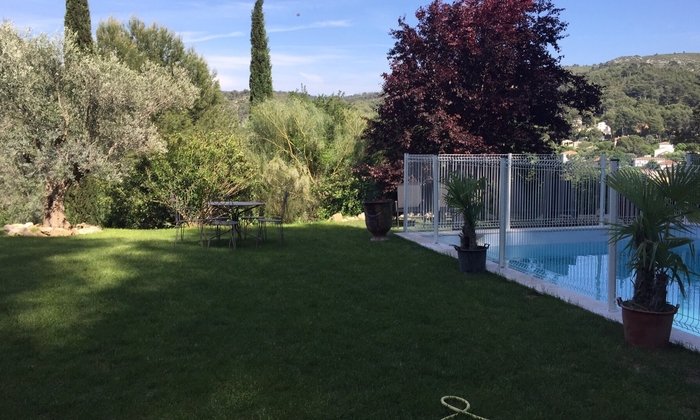 Fully equipped idyllic Provencal Villa €80