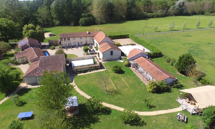 Domaine de gîtes et lodges avec espace commun 55 €