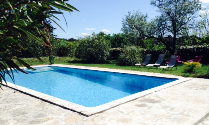 Swimming pool in the countryside! €8