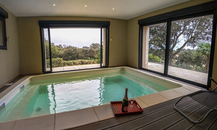 Mas with indoor pool €30