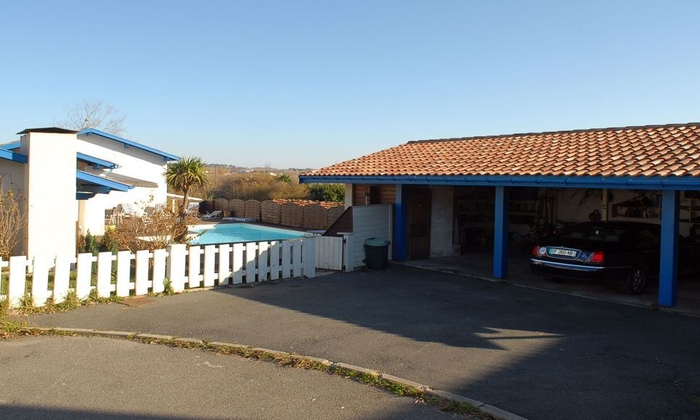 Jolie villa avec piscine 60 €