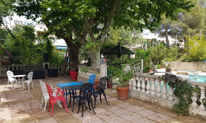 Magnifique terrasse et piscine dans un cadre de rêve 100 €