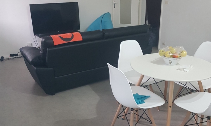 Rents a kitchen lounge in Lyon €10