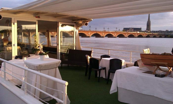 Le bateau mouche de Bordeaux: l'Aquitania 300 €