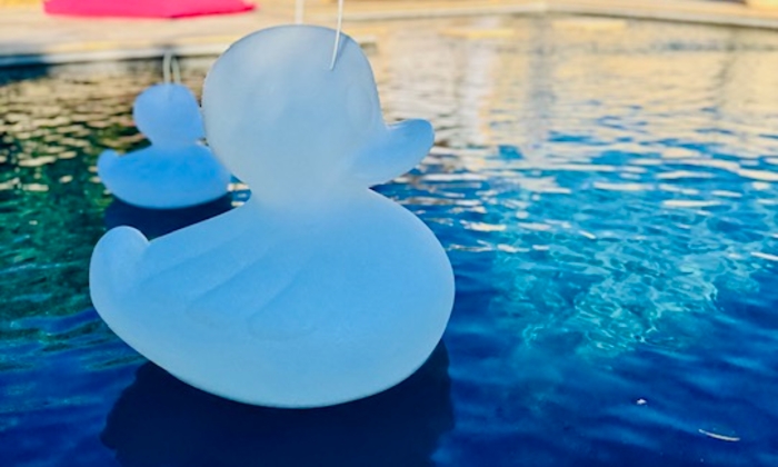 Lieu élégant au bord de la piscine avec vue panoramique à Ollioules €90