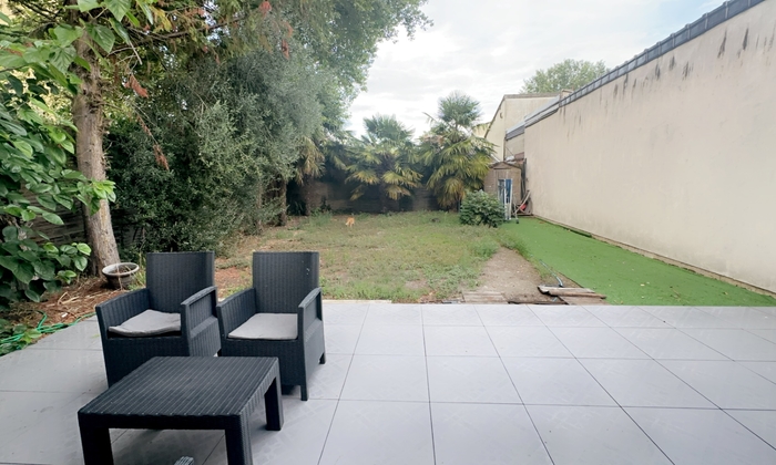 Location salon maison +100m2 avec son jardin 100 €