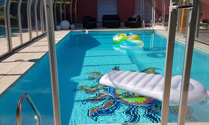 ★★★ Private villa downstairs, SALT pool, HEATED and covered ★★★ €65