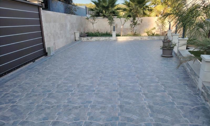 Rent terrace and garden €100