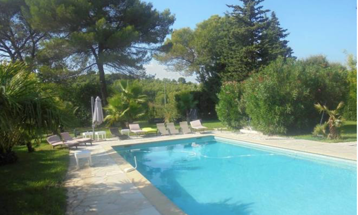 Villa - Garden in Cannes - 3,500m2 €375
